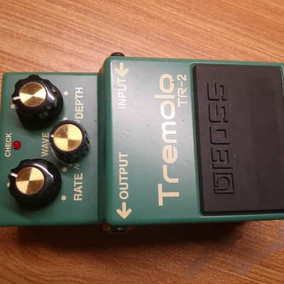 Boss TR-2 Tremolo (Silver Label) 1997 - Present - Green image 2