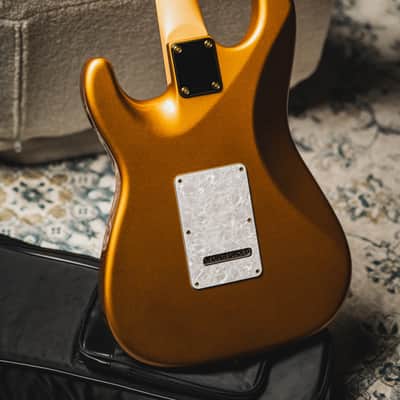 Suhr Classic S Dealer Select Limited Run - Gold w/White Pearl Pickguard, Match Painted Headstock, Gold Hardware & SSCII System image 7