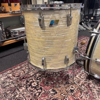 Ludwig No. 980 Super Classic Outfit 9x13 / 16x16 / 14x22" Drum Set (3-Ply) with Pointed Blue/Olive Badges 1969 - 1976 - White Marine Pearl image 16