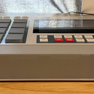 Akai MPC Live II Standalone Sampler Retro Edition image 5