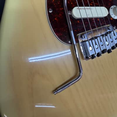 Fender Strat Plus Deluxe with Maple Fretboard 1993 - Vintage Blond image 15