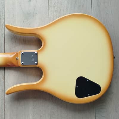 Hondo II Professional Longhorn Bass-Creme Burst image 9