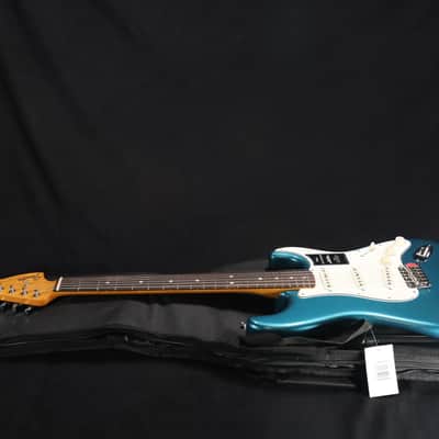 Fender Vintera III Late 60s Stratocaster Rosewood Fingerboard Ocean Turquoise 413 image 12