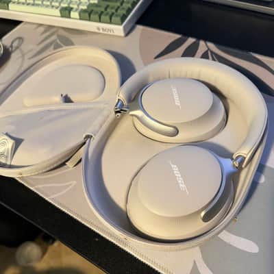 Bose QuietComfort Ultra Noise canceling Headphones 2023 - White image 3