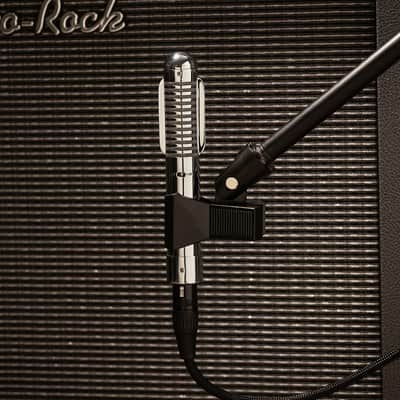 Warm Audio WA-FT Fen-tone Instrument Ribbon Microphone – Stereo Pair w/Heavy-Duty Flight Case, 2 Mic Clips, & 2 Protective Mic Socks image 5