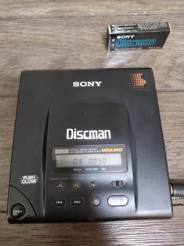 Sony Sony D-303 Audiophile Vintage Discman. Metal With Case 1991