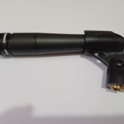 Shure SM57 Cardioid Dynamic Microphone - made in Mexico - boxed with zip case and mic clip image 5