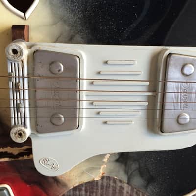 Wandré BB with tremolo (very rare) 1960 Black-Yellow-red with smoke patterns image 15
