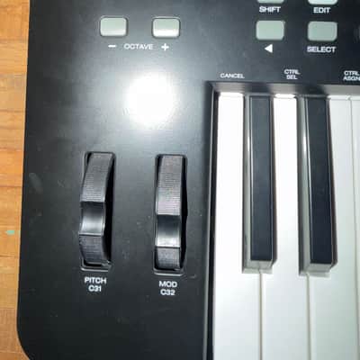 M-Audio Oxygen 61 MIDI Keyboard Controller 2021 - Present - Black image 4