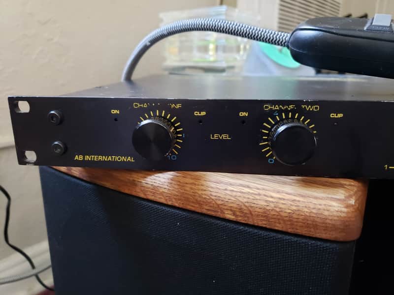 AB International Professional Series 200 Power Amp 1u Rack Mount