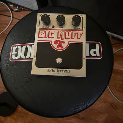 Electro-Harmonix Big Muff Pi 2000 - Present - Silver / Black / Red image 1