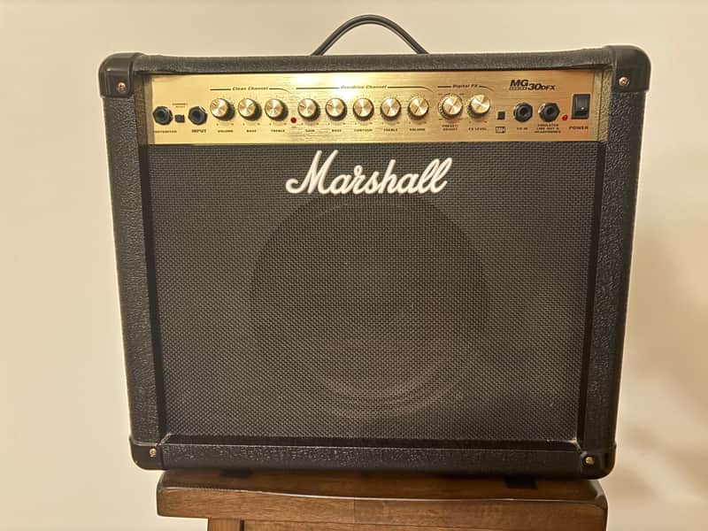 Marshall MG MG30DFX 2-Channel 30-Watt 1x10" Solid State Guitar Combo