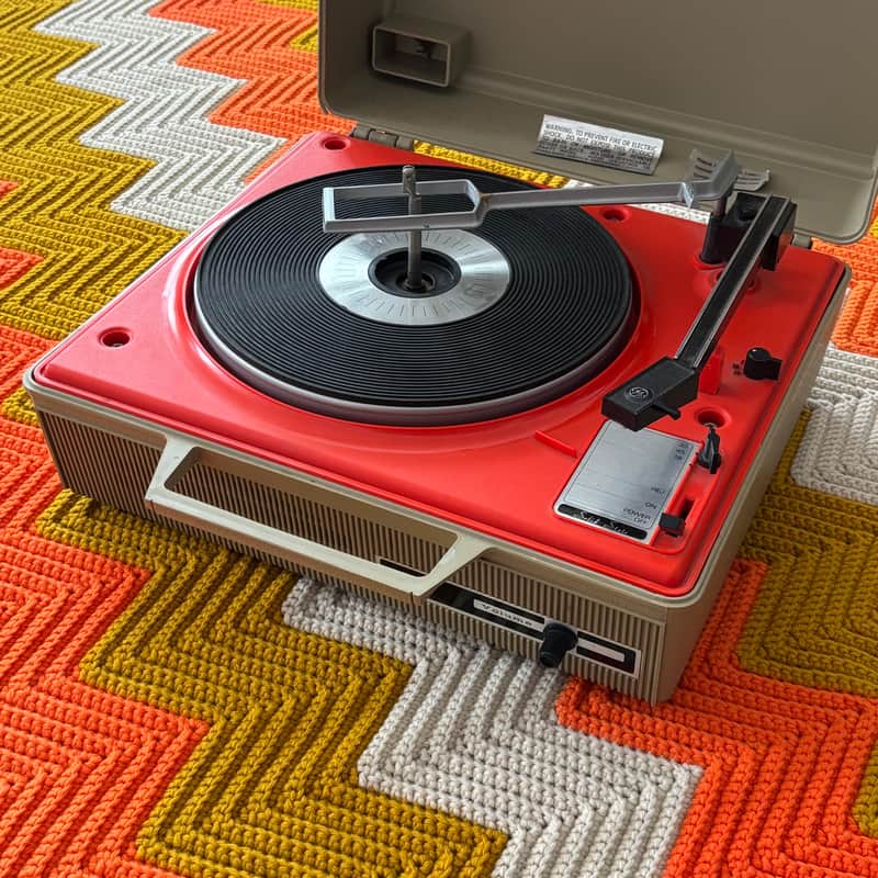 GE General Electric Record Player - 1960’s Made in USA 🇺🇸! - Sounds GREAT! -