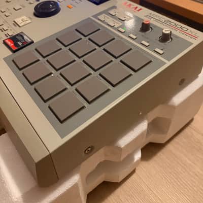 Akai MPC2000XL NEW SCREEN ORIGINAL BOX CF 8 OUTS ORIGINAL MANUAL MAX RAM image 20