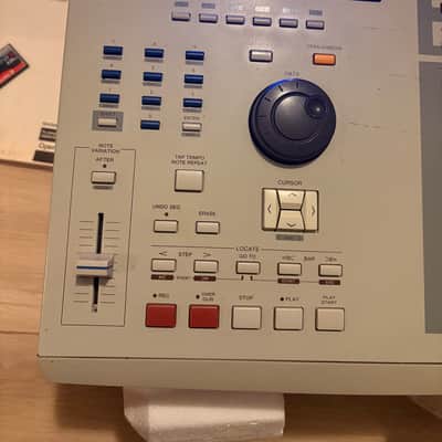 Akai MPC2000XL ORIGINAL BOX +NEW BLUE screen+ 8outs + CF + EB16 + original manual image 14