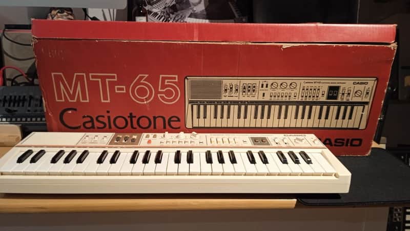 Casio MT-65 Casiotone 49-Key Synthesizer