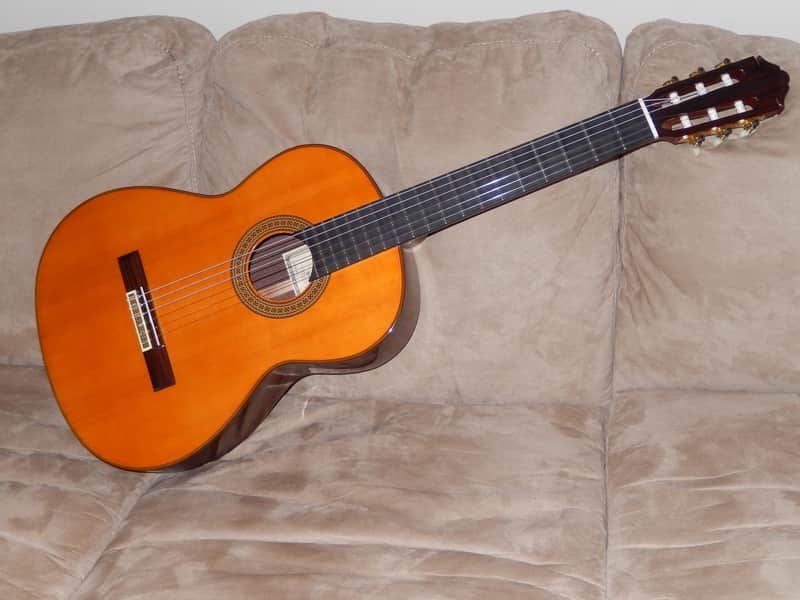 Absolutely Great Sounding - Yamaha GC11 - Classical Guitar in