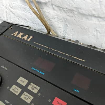 Vintage 1980s Akai AX80 8 Voice Analog Synthesizer Keyboard - Parts/Project Synth image 5
