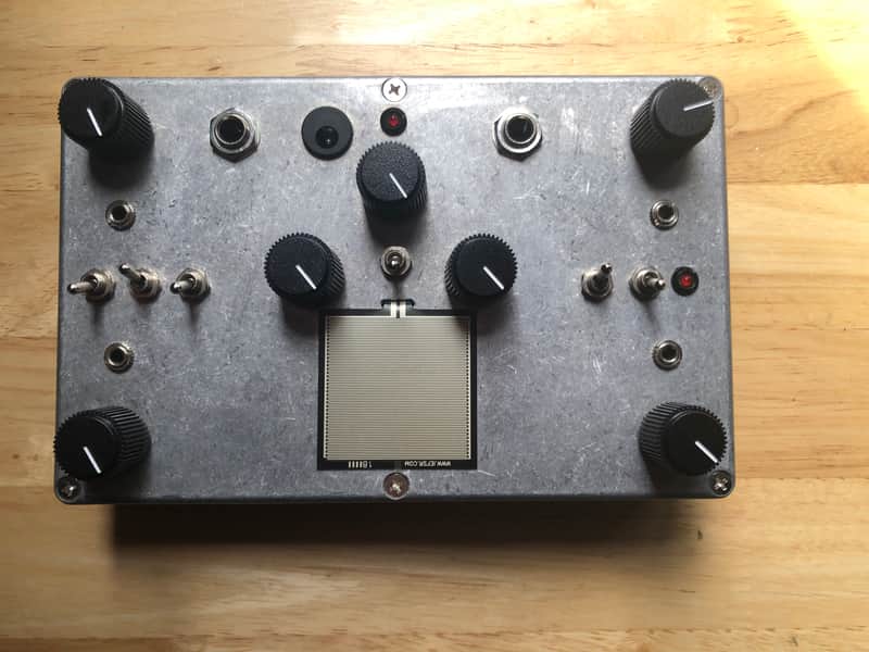 Electro Lobotomy 2 oscillator drone box with touch sensor + external input + CV inputs / Wave Shaper Filter // Synth 2018 image 1