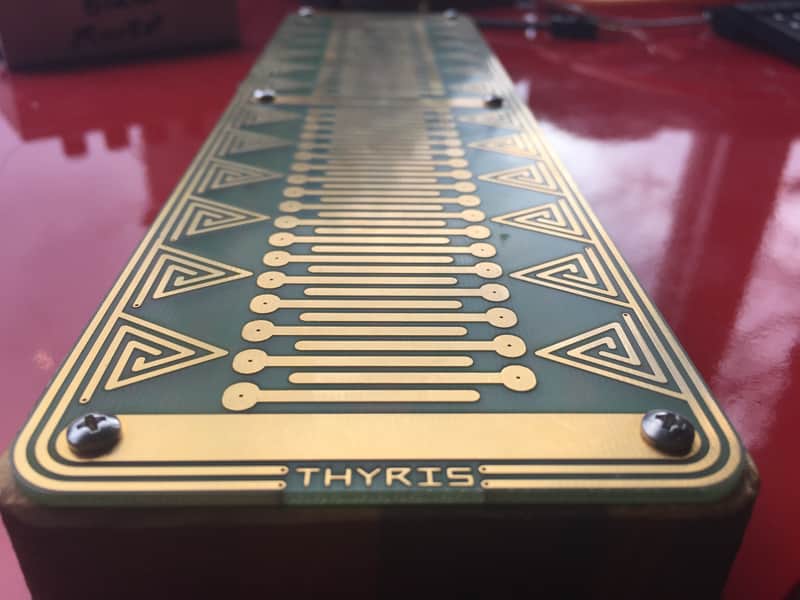 Ciat-Lonbard Tocante Thyris Green solar-powered synthesizer image 1