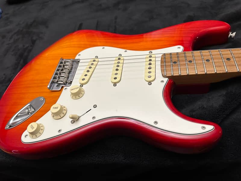 Fender American Professional Stratocaster with Roasted Maple Neck 2018 - 2019 - Aged Cherry Burst