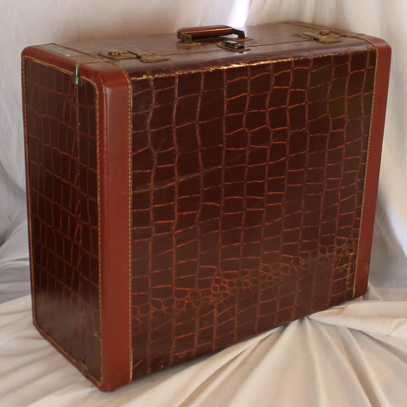 Brick Red Noble Accordion Hard Case 22" x 19" x 10 " (55.75cm x 48.25cm x 25.50cm) image 1