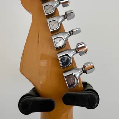Fender Stratocaster Elite 1983 - Black and white image 6