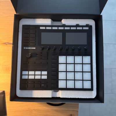 Native Instruments Maschine MKIII 2010s - Black image 1