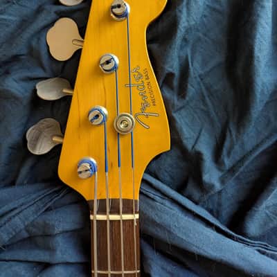 Fender MIJ Traditional '60s Precision Bass 2018 - 2020 - Torino Red image 2