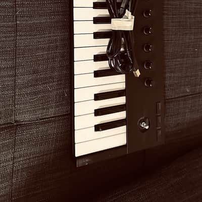 Native Instruments Komplete Kontrol M32 2019 - Black image 1