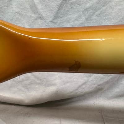 Hondo II Professional Longhorn 4-string Bass with Case Vintage image 10