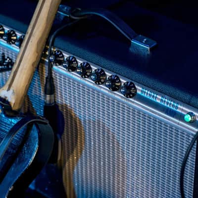 Fender '68 Custom Deluxe Reverb 2-Channel 22-Watt 1x12" Guitar Combo Black w/ Cover & Pedal $300 Saving!! image 2