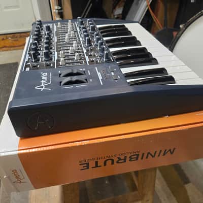 Arturia MiniBrute 25-Key Synthesizer 2012 - 2018 - Black image 6