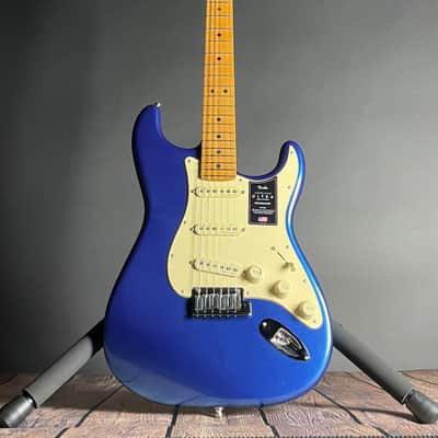 Fender American Ultra Stratocaster, Maple Fingerboard- Cobra Blue (US21021721) image 11