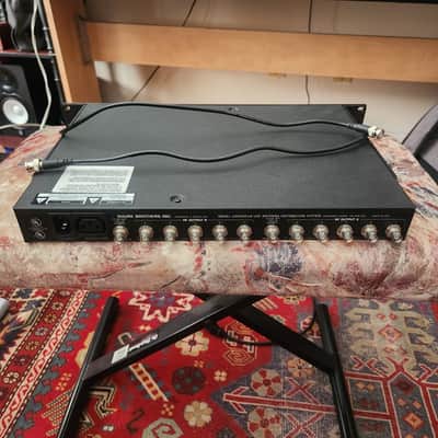 Shure UA840-UA UHF Antenna Distribution System 2000s - Black image 3