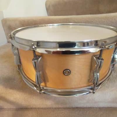 Yamaha 14 round x 5.5 inch snare drum quality hardwood shell natural lacquer finish very clean! image 8