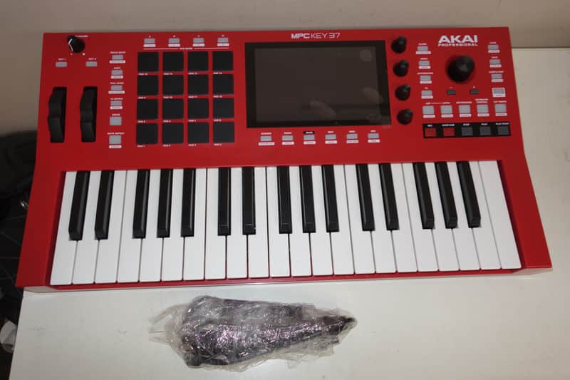 Akai Professional MPC Key 37 Standalone Production Synthesizer image 1