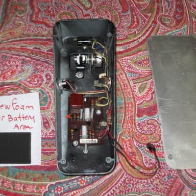 used vintage 1970s (Ser # 1972574) Thomas Organ Cry-Baby Wah, model 95-910511, has orig TDK 5103, + battery (pot is NOT scratchy, works fine) battery clip was repaired, original foam padding for battery compartment area replaced, + extra rubber feet image 7