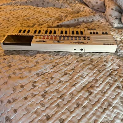 Casio PT-80 32-Key Mini Synthesizer 1980s - White image 6