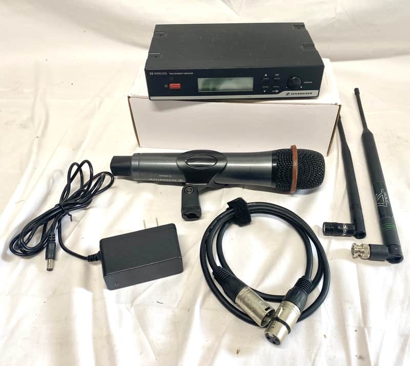 Sennheiser Microphone XS Wireless MIC + EM 10 True Diversity | 548–572 MHz image 1