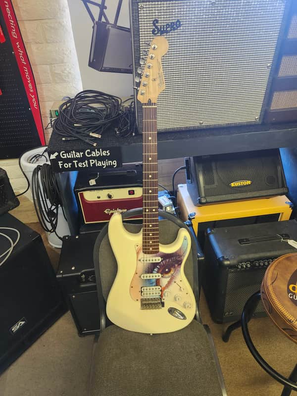 Fender Standard HSS Stratocaster with Rosewood Fretboard 1999 - 2005 - Arctic White image 1