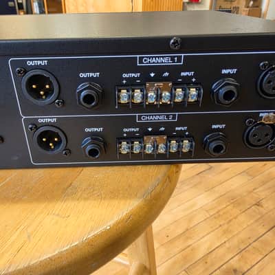 dbx 2215 Dual Channel 15-Band EQ/Limiter with Type III Noise Reduction - Black image 5