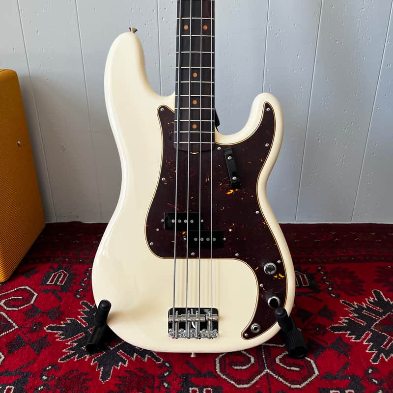 Mojo Dojo – Olympic White Precision Bass – AV II Neck – Custom Shop Pickup – PLEK + Pro Setup – Excellent Player image 1