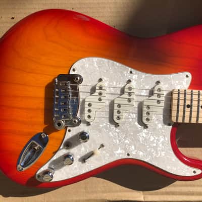 G&L USA Comanche 1/4 sawn Maple Neck 2016 Honeyburst image 3