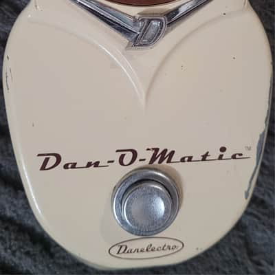 Danelectro DT-1 Dan-O-Matic Tuner in original box image 5