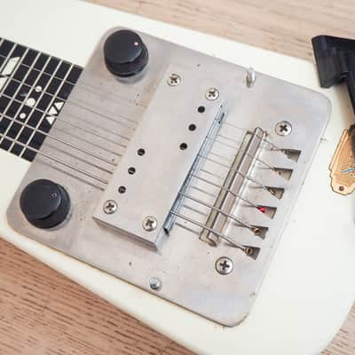 1962 Supro Model 1410 Comet Lap Steel Vintage Electric Slide Guitar 100% Stock image 7