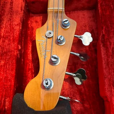 Fender American Vintage 57’ Precision Bass 1999 - Candy Apple Red image 4