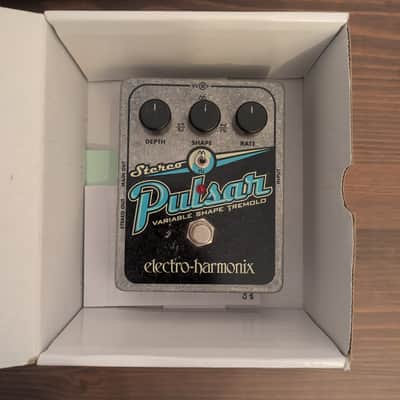 Electro-Harmonix Stereo Pulsar Analog Tremolo 2007 - Present - Blue image 3