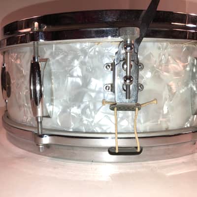 Gorgeous Gretsch Dixieland 14x5.5" 6-Lug Snare Drum with Round Badge 1958 - 1971 - White Marine Pearl image 2