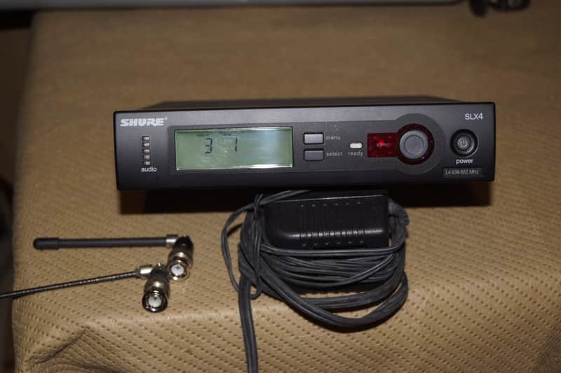 Shure SLX4-L4 Diversity Wireless Receiver - L4 Band (638-662 MHz) image 1